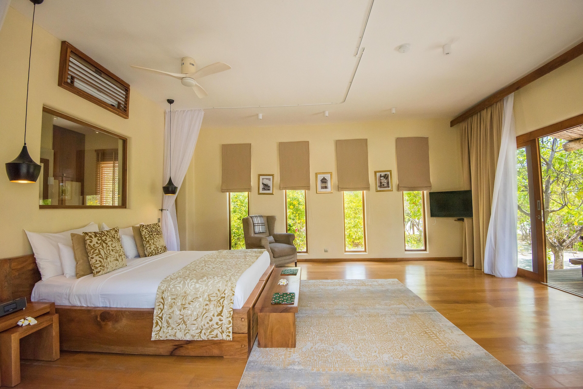 Deluxe, King Bed, Hot Tub