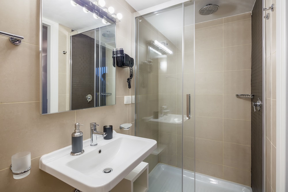 NO 9 COLOSSEO LUXURY SUITES 47/50