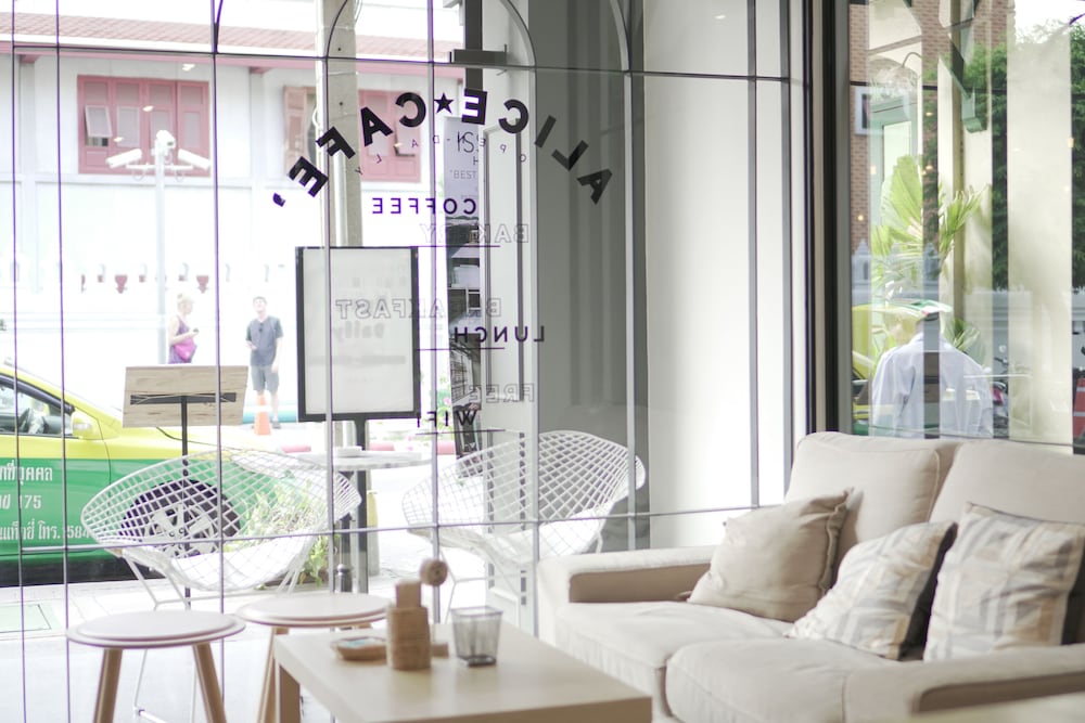 Issara By D Hostel 76/93