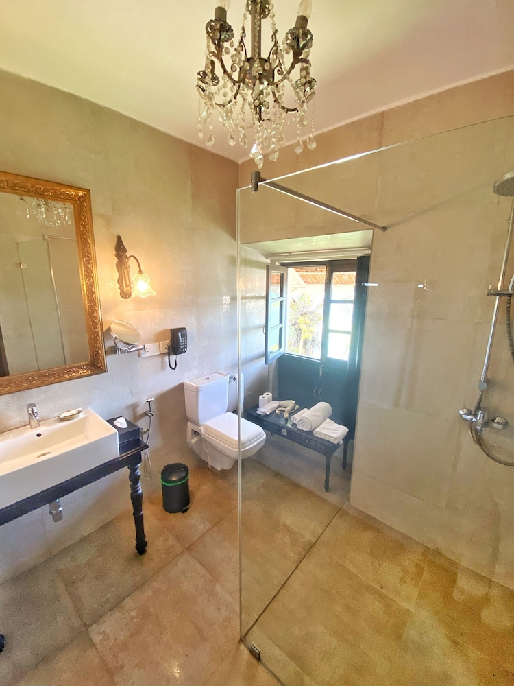 Fort Tiracol Heritage Hotel 49/50