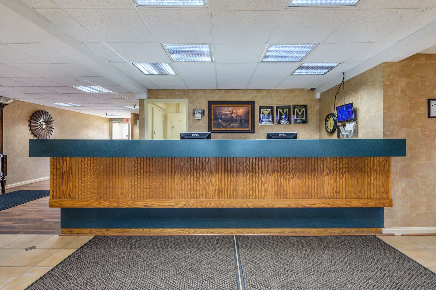 Econo Lodge Inn & Suites Triadelphia - Wheeling 6/31