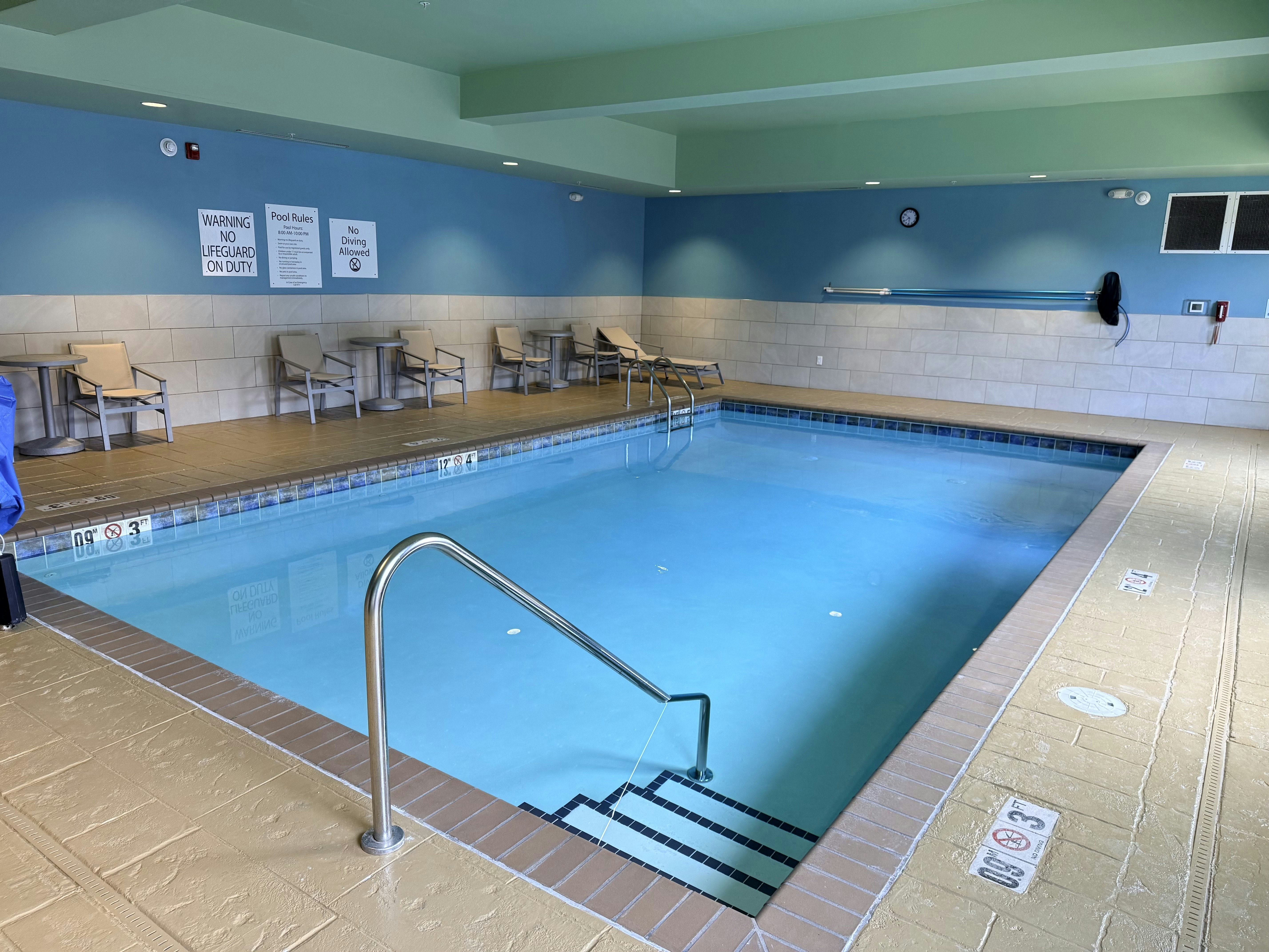 Holiday Inn Express & Suites White Hall 35/72