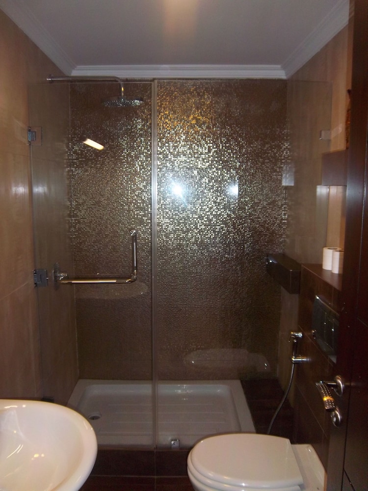 Aghadeer Hotel 44/46