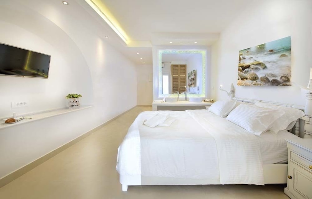 Grand, Suite, King and Twin Beds, Sea View, Shared Pool