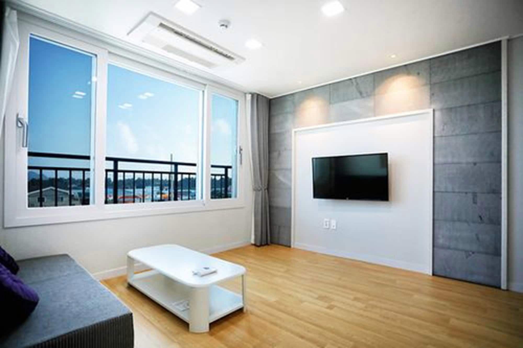 Jeju The Better Stay Pension 8/17