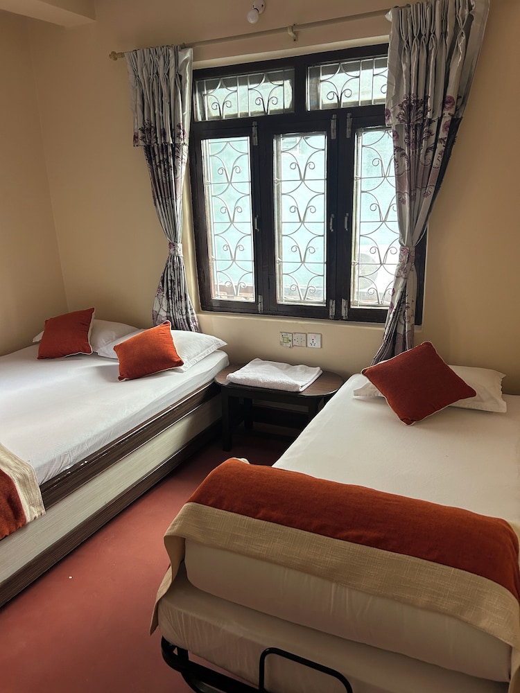 DELUXE, DOUBLE BED