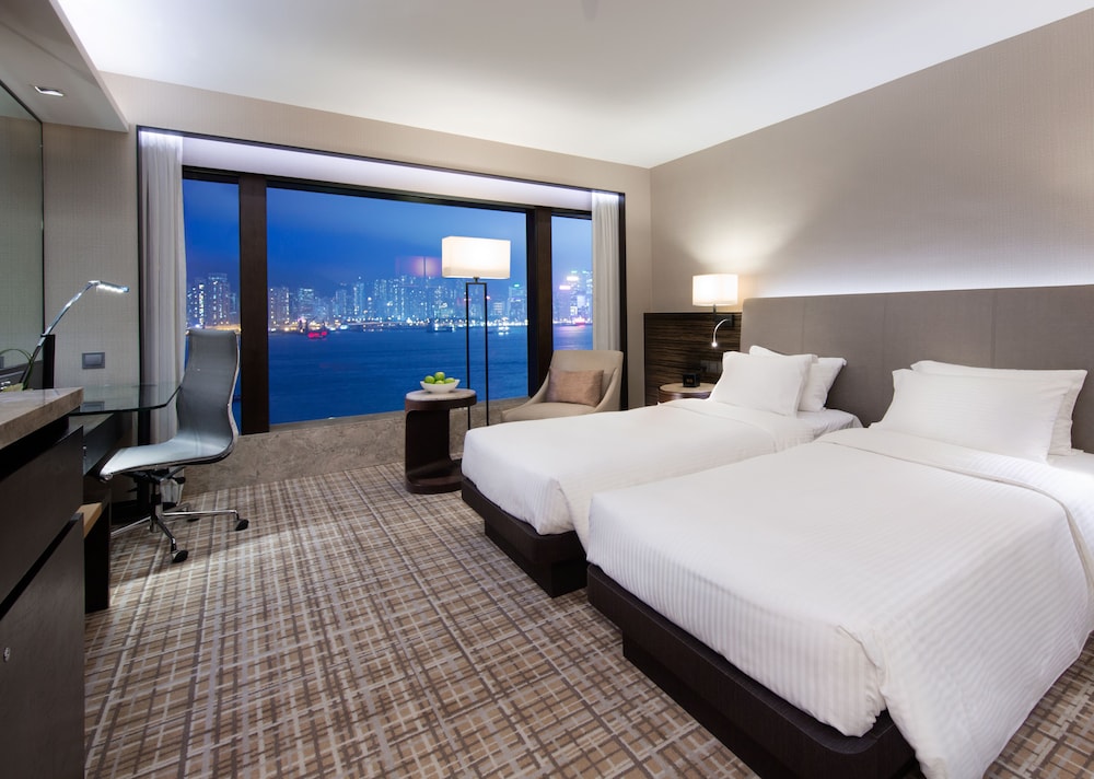 Residence Club Harbour View Room (with Club Lounge Access), New World Millennium Hong Kong 4/10