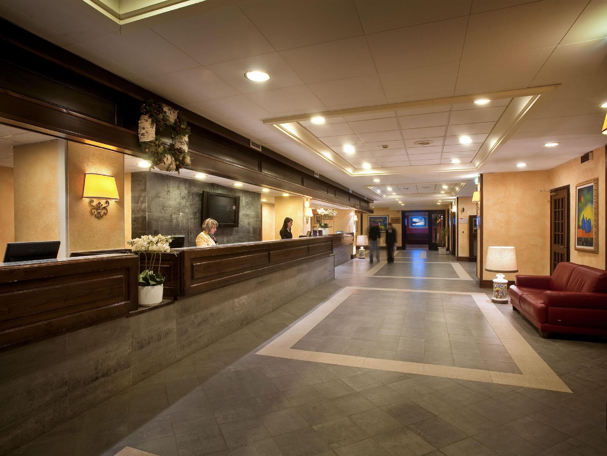 2 Rooms, Executive