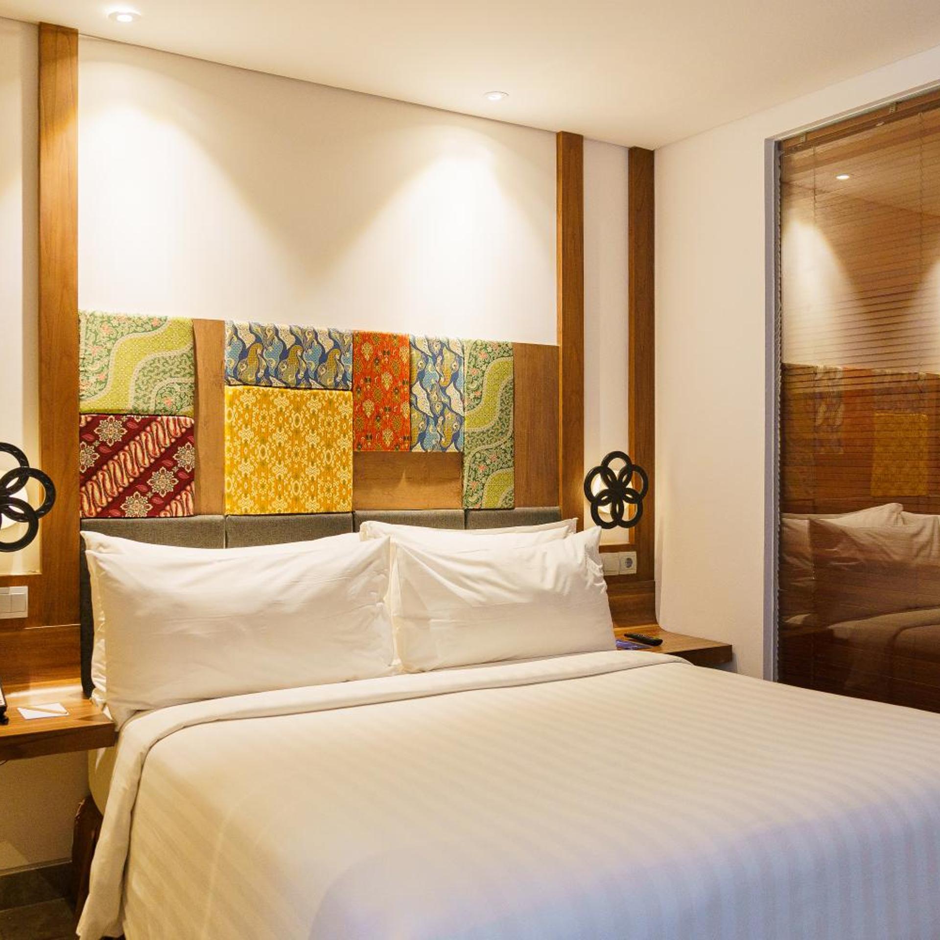 Junior Suite, King Bed, Balcony