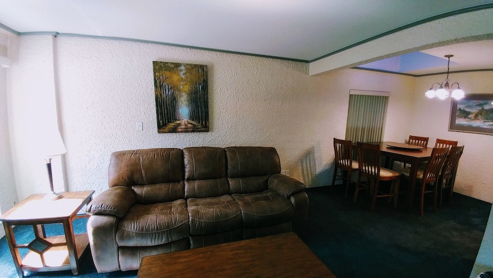 Divya Sutra Plaza & Conference Centre Vernon, BC 61/74