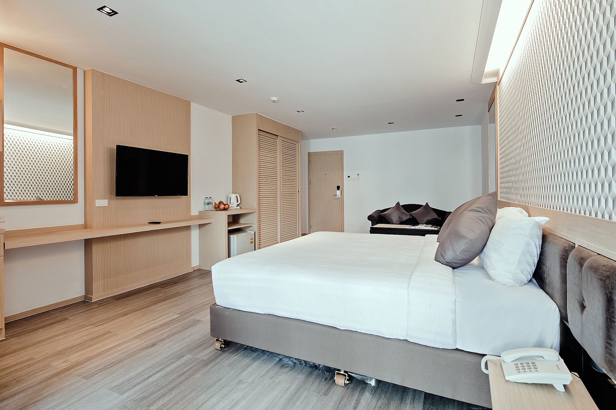 JUNIOR SUITE, KING BED