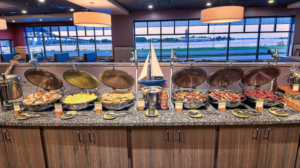 Doubletree By Hilton Port Huron 41/51
