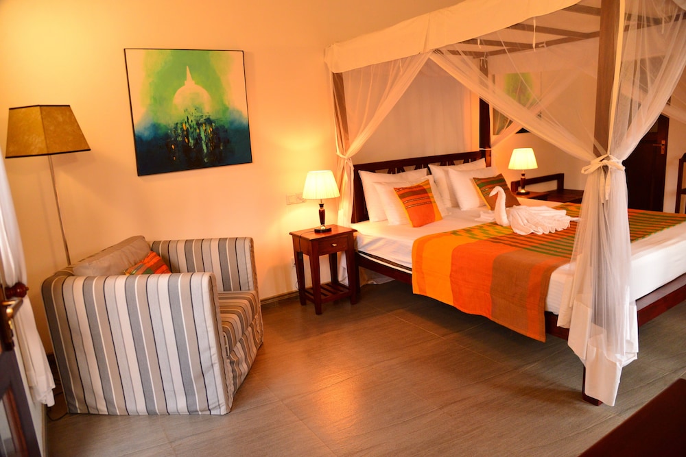 Villa Shanthi 10/50