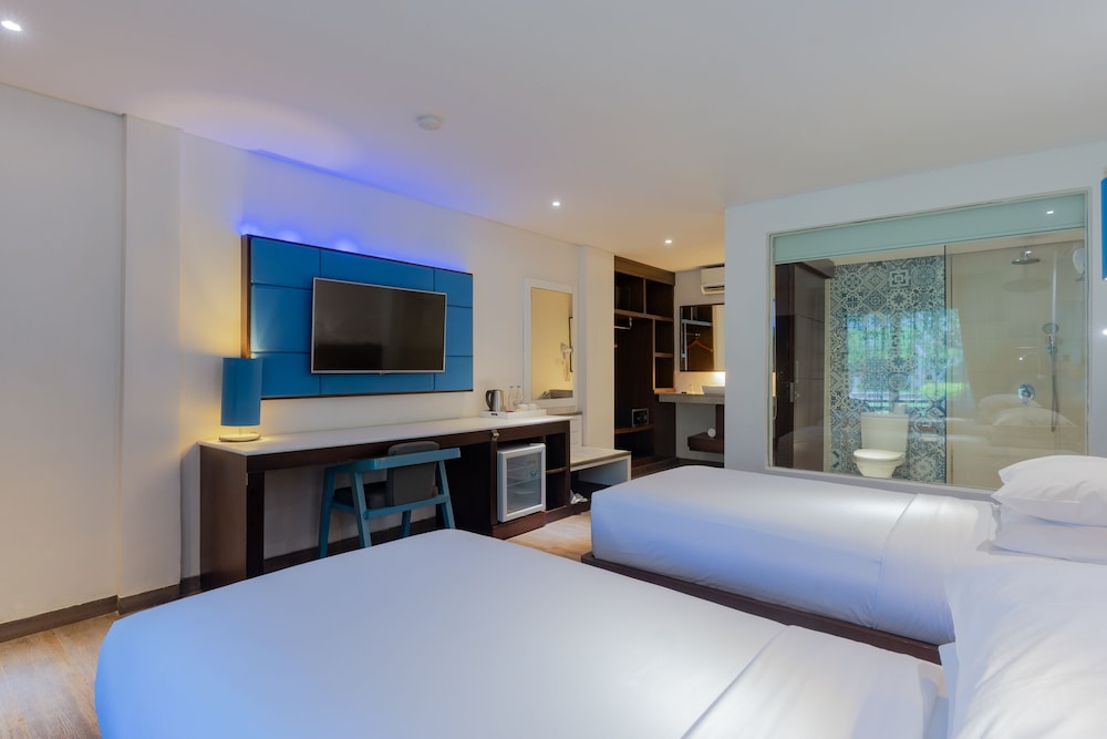DELUXE, TWIN BEDS, GARDEN VIEW
