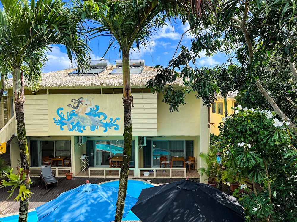 Castaway Resort 12/80