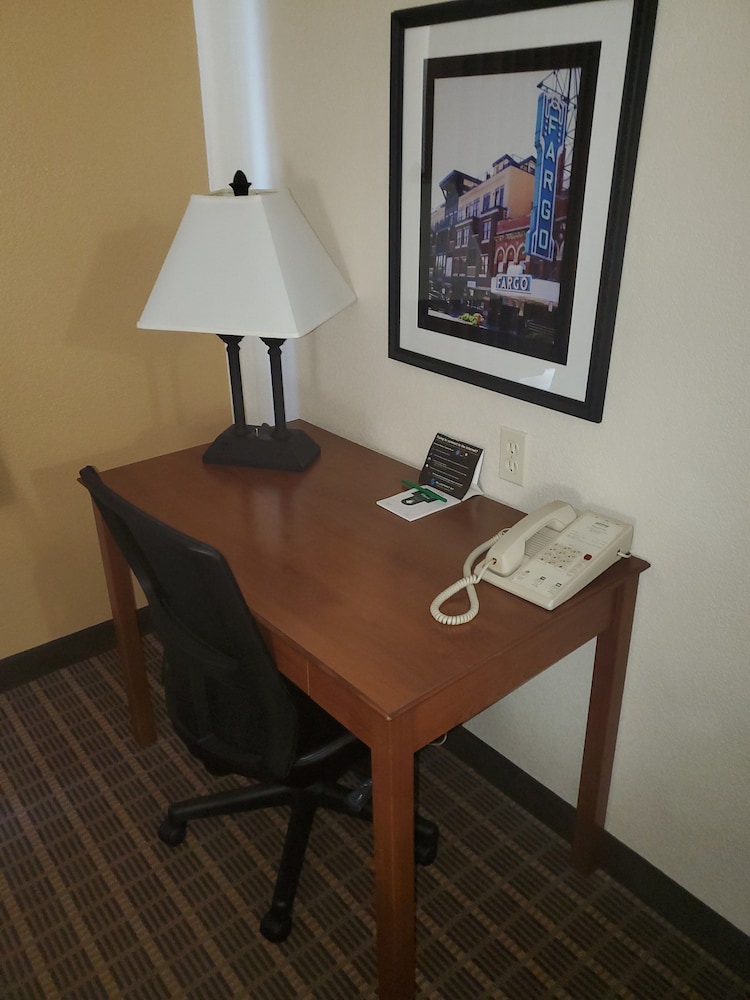 Expressway Suites Fargo 23/25