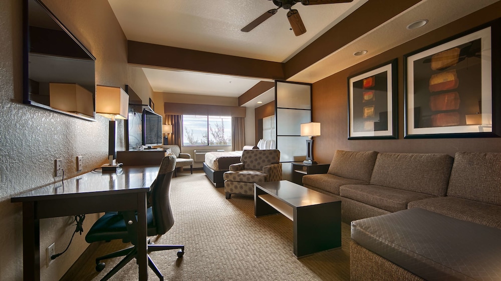 Best Western Plus Lackland Hotel & Suites 21/34