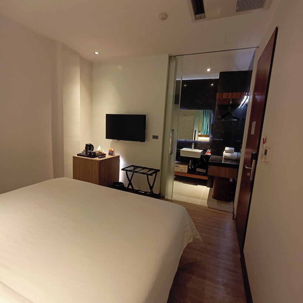 Uno Express Asoke Sukhumvit Bangkok 31/67