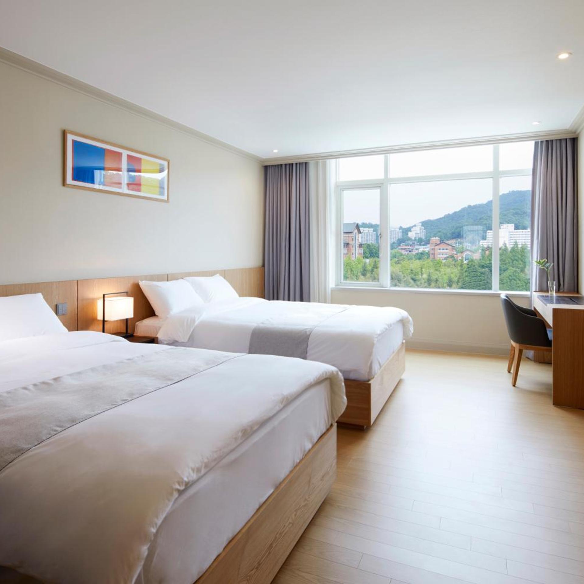 Family, Twin Beds, City View, with Pool