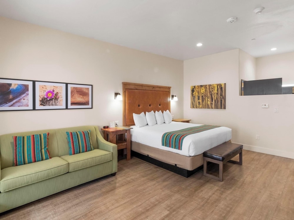 Bluff Dwellings Resort 33/67