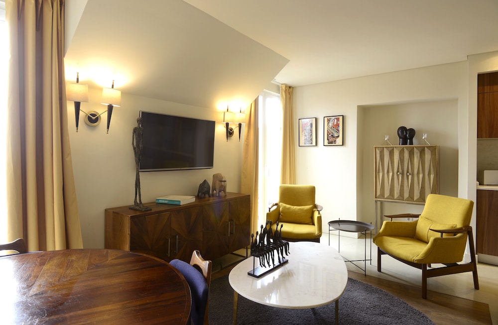 Dalma Old Town Suites 57/72