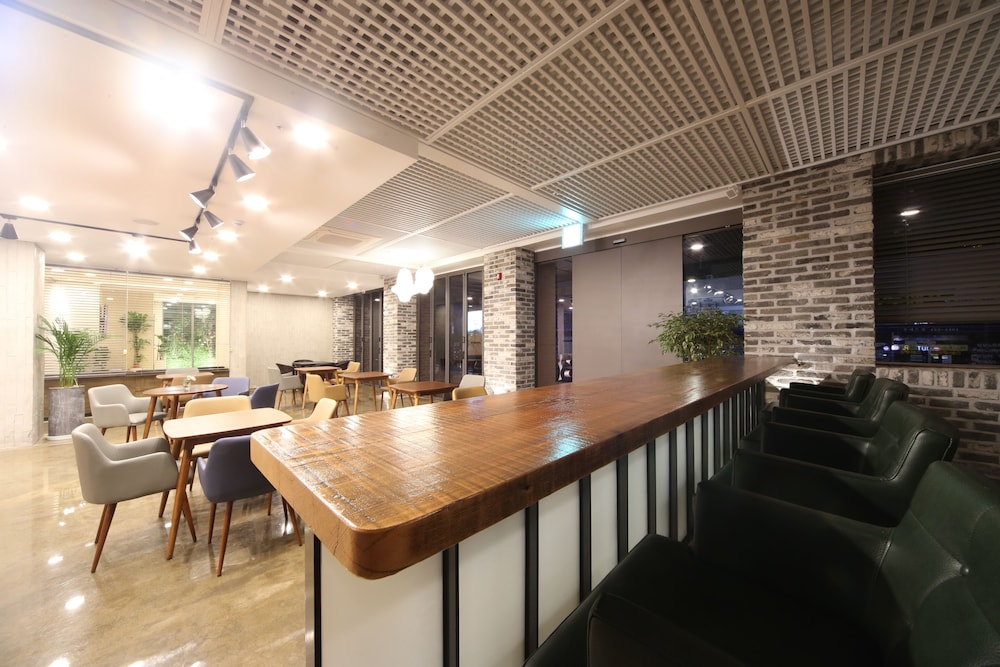 Noblestay Hotel 10/50