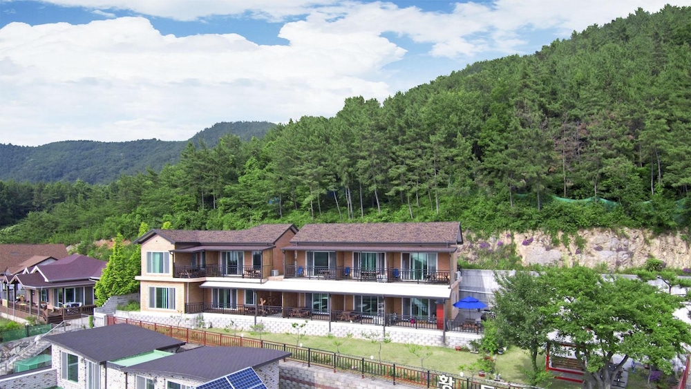Yeosu Hwangto Pension 3/50
