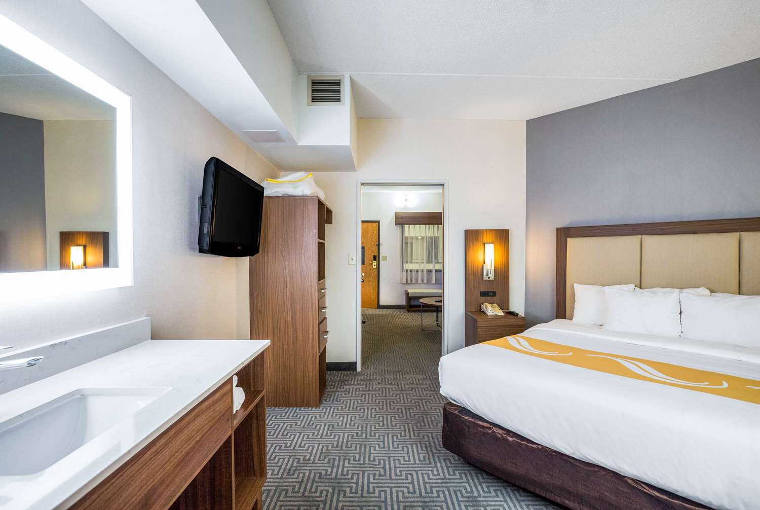 Quality Suites Lansing West 8/45