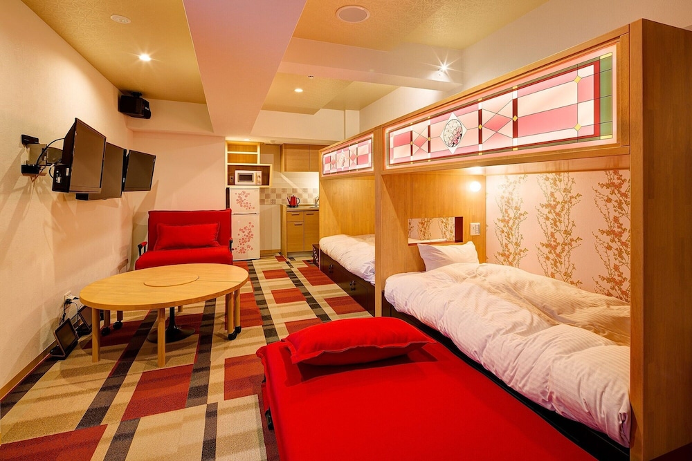 Party, 2 Bunk Beds, 2 Sofa