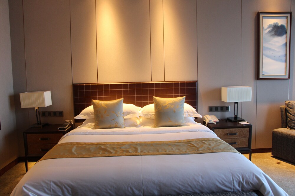 Golden Eagle Summit Hotel Yancheng 9/98
