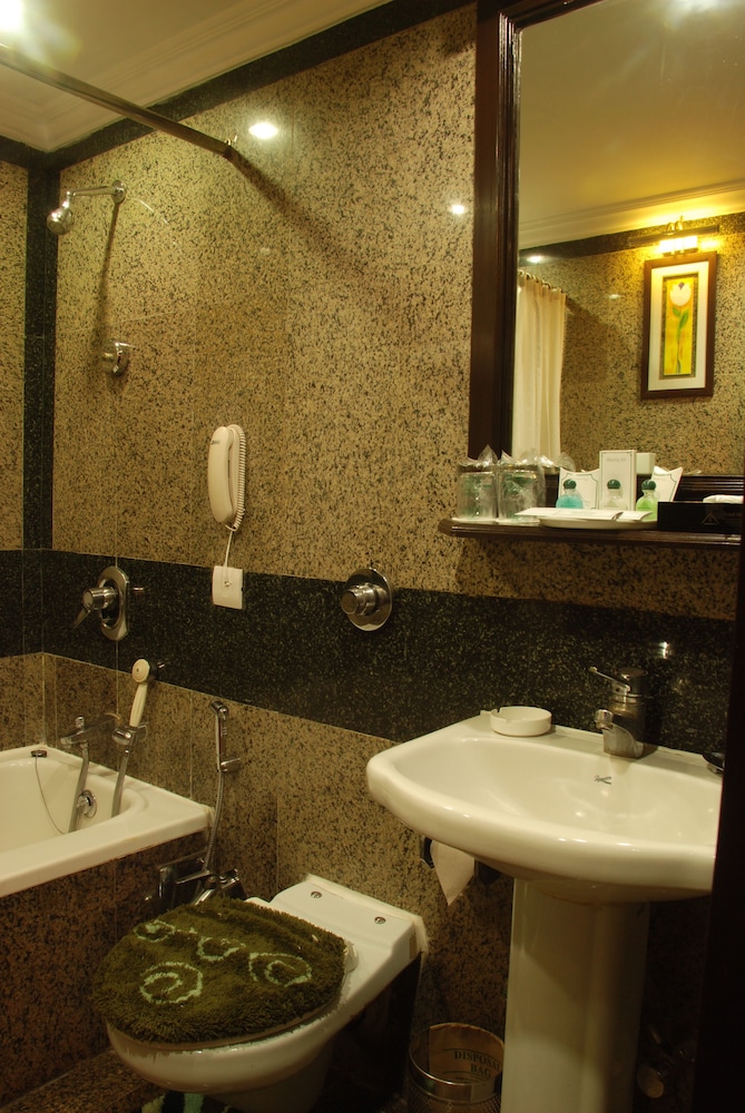 Shanti Palace 28/71