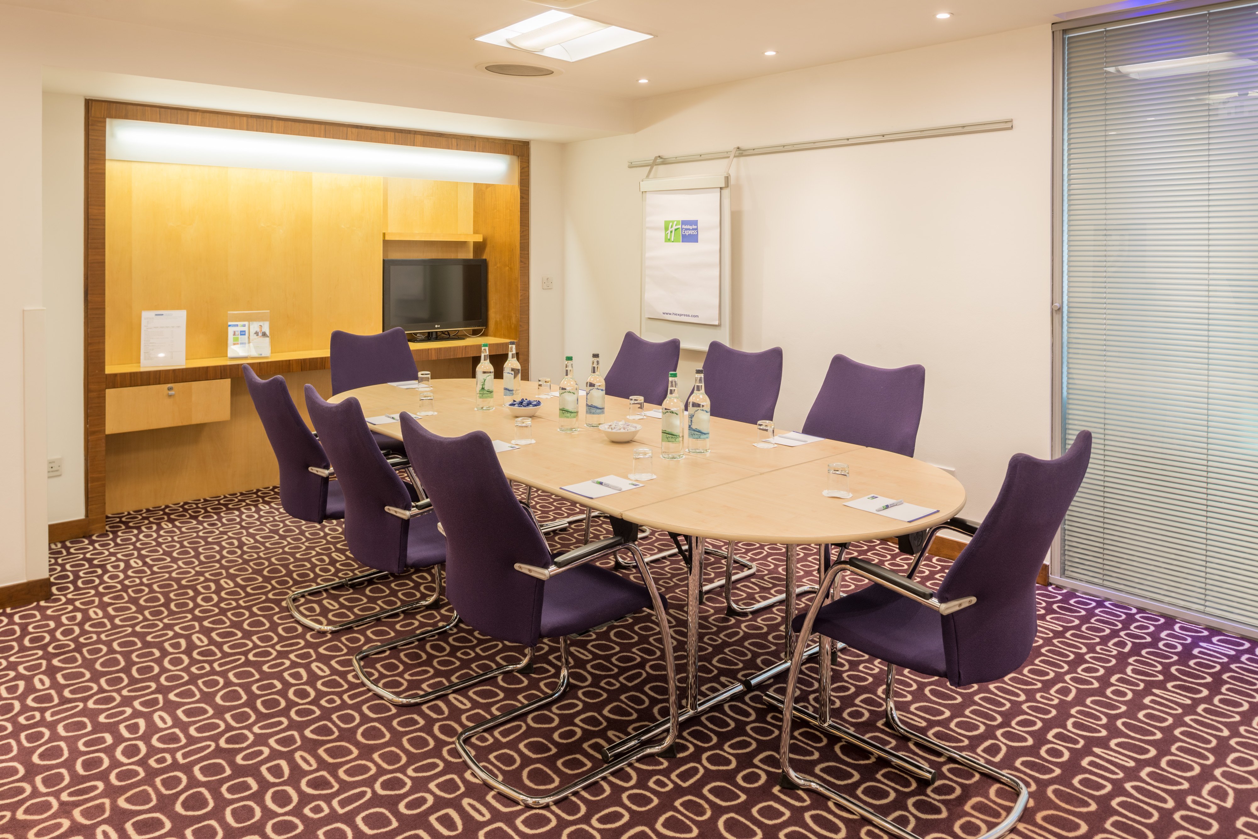 Holiday Inn Express London - Swiss Cottage 25/28