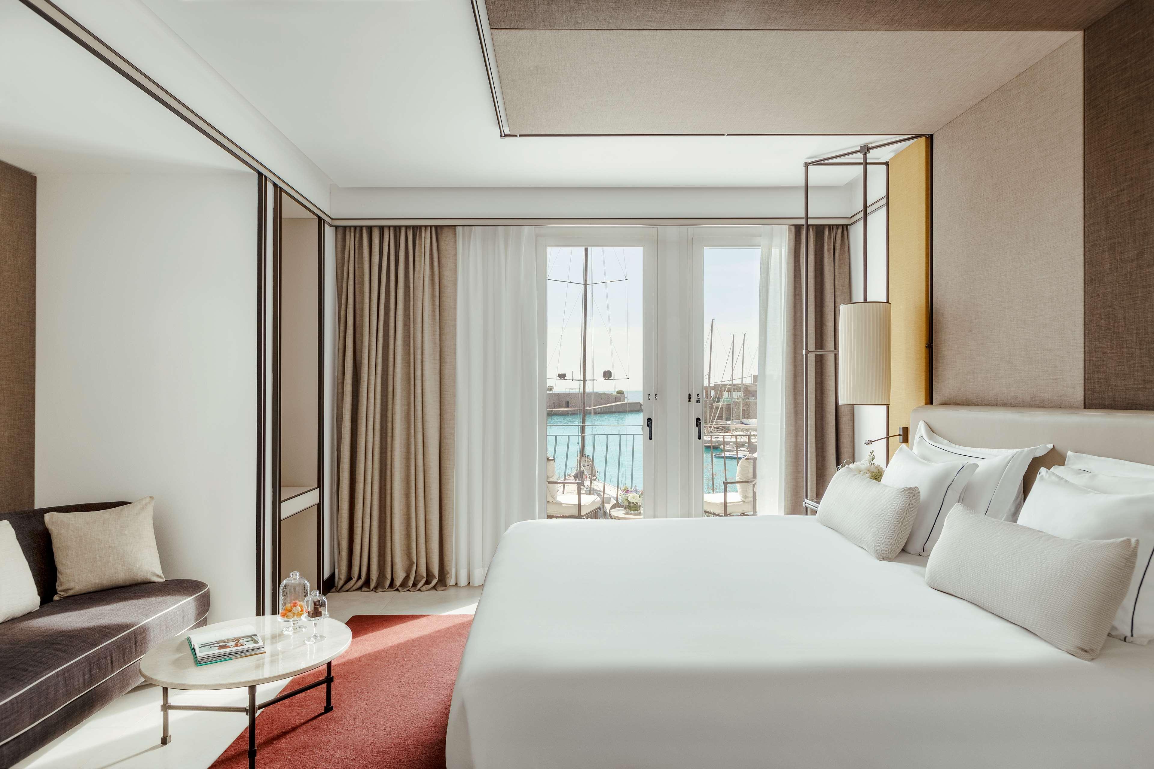 Deluxe, Marina View