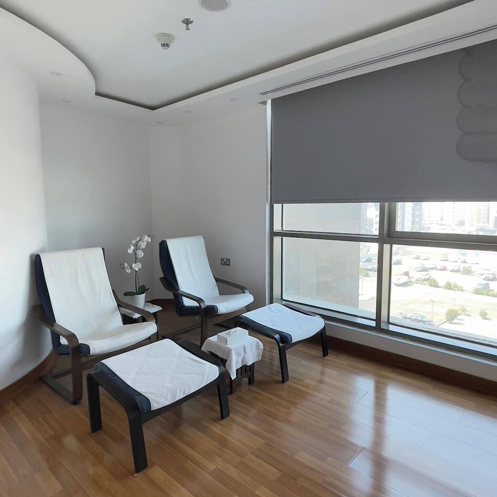 Kuwait Grand Hotel 32/64