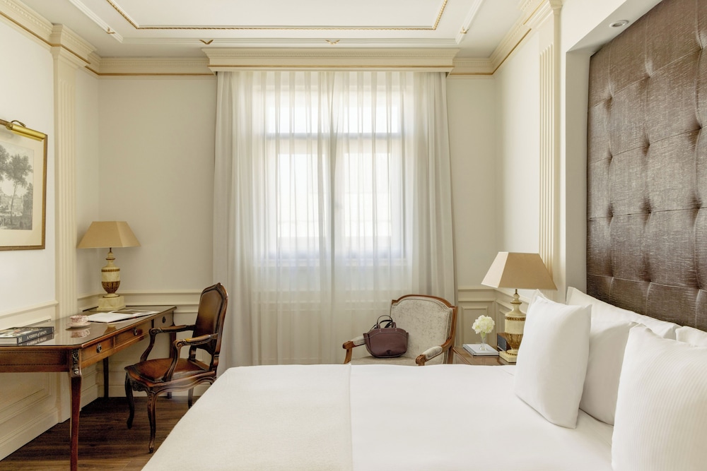 Red Level, Master, Suite, King Bed, Terrace