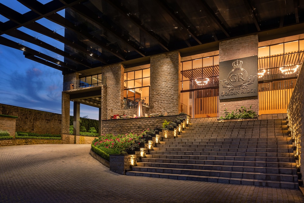 The Golden Ridge Hotel in NUWARA ELIYA
