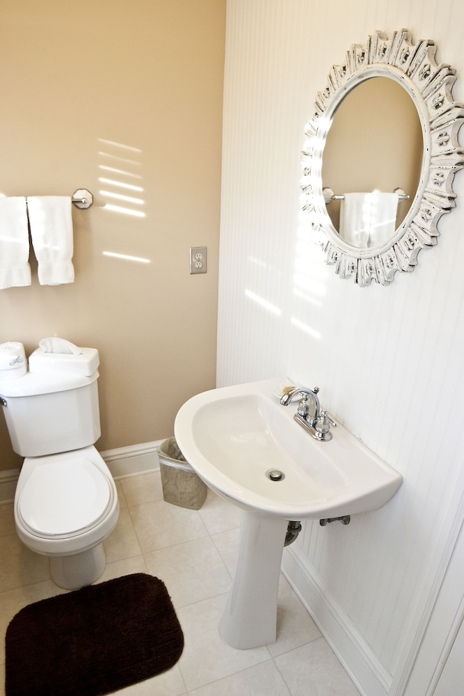 DeSoto Beach Bed & Breakfast 32/40