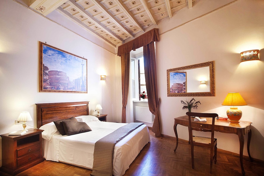 ROOM, QUADRUPLE