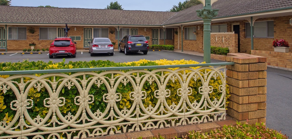 PARKHAVEN MOTEL 2/12
