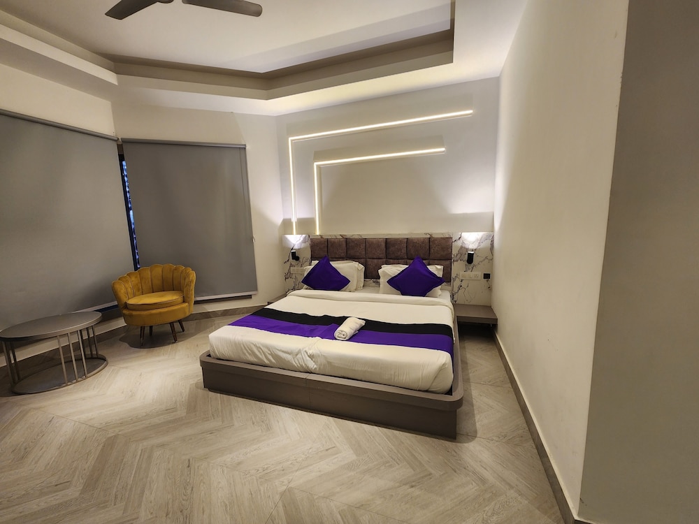 Hotel Square 9 Inn 2/23
