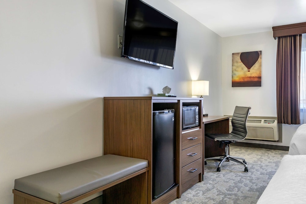 Best Western Plus Lake Front Hotel 42/51