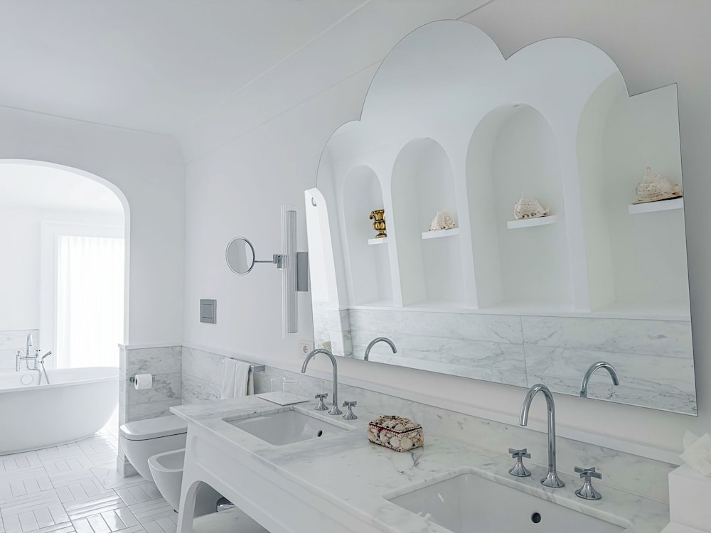 Penthouse Suite, King Bed, Sea View, Sofa، Grand Hotel Europa Palace 3/10