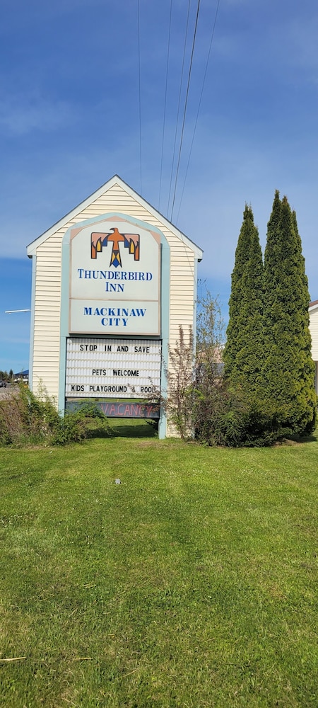 Thunderbird Inn 62/66