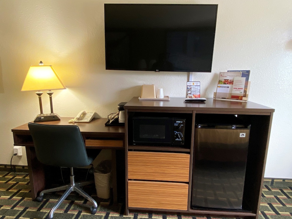 Super 8 by Wyndham Newport News/Jefferson Ave. 31/36