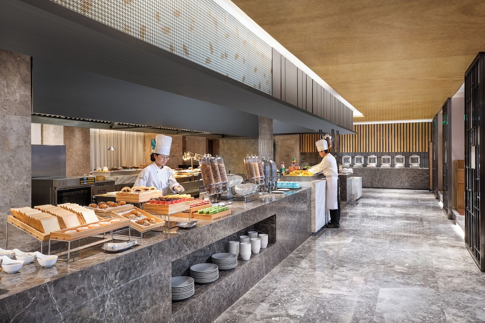Four Points by Sheraton Shanghai, Kangqiao 8/17