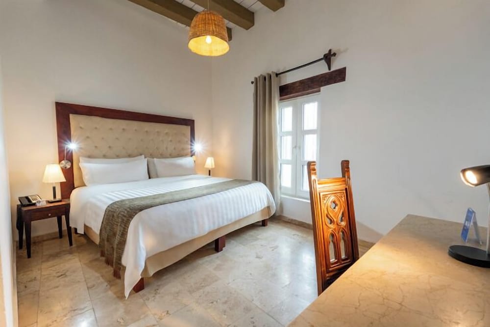 SUPERIOR, KING BED
