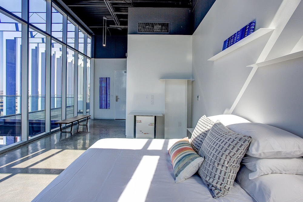 Hotel Revel 42/48