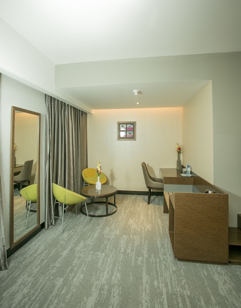 Hotel Omni Residency 33/51