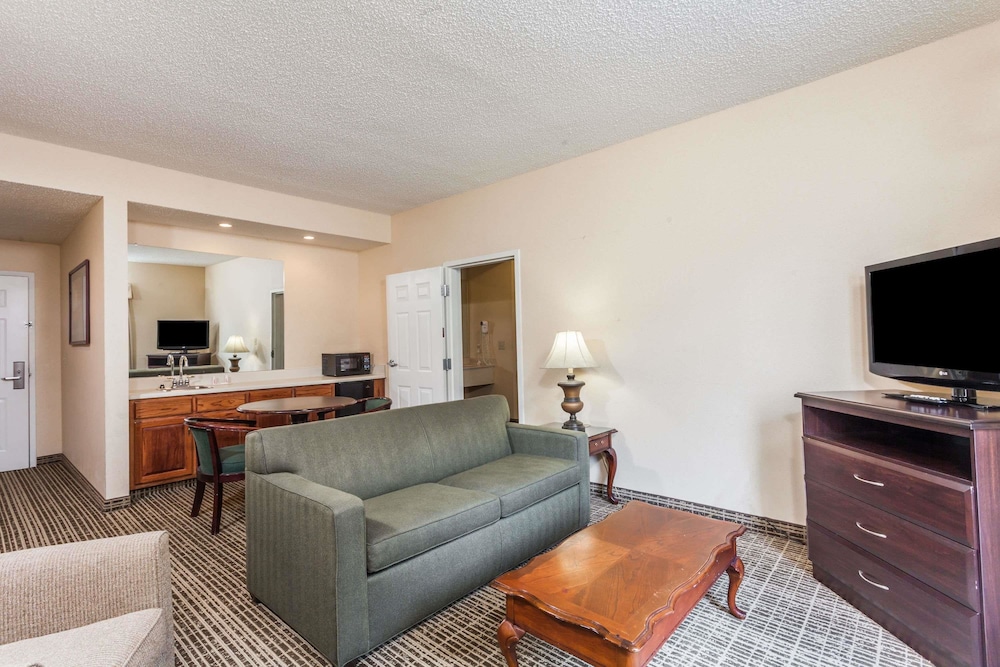 Baymont By Wyndham Columbia Maury 17/28