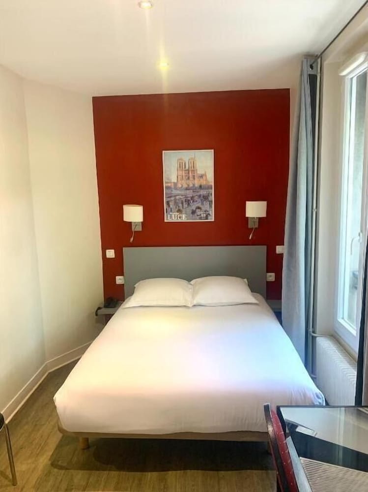 ROOM, SINGLE